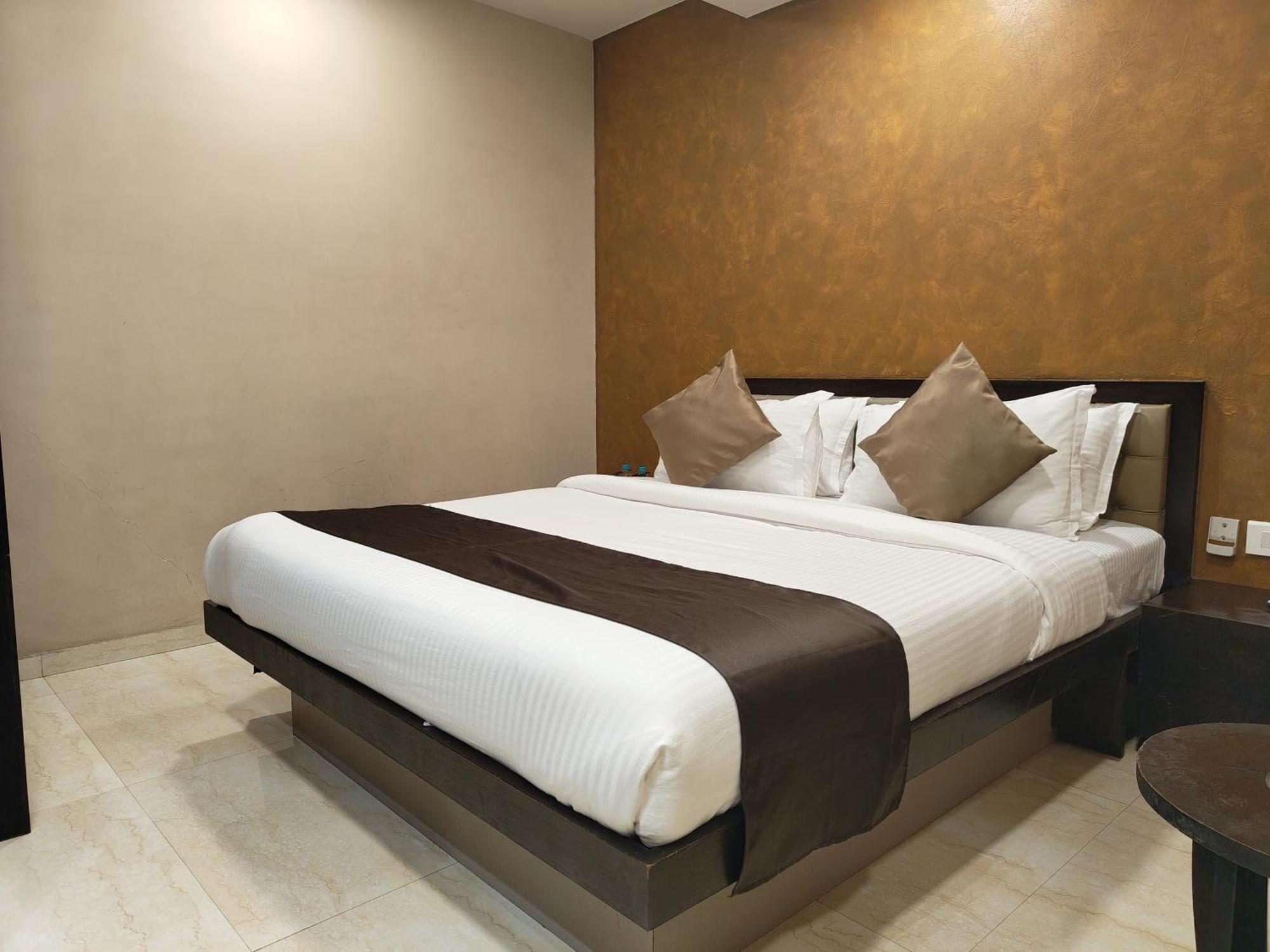 The Majlis Hotel - Colaba Мумбаи Экстерьер фото