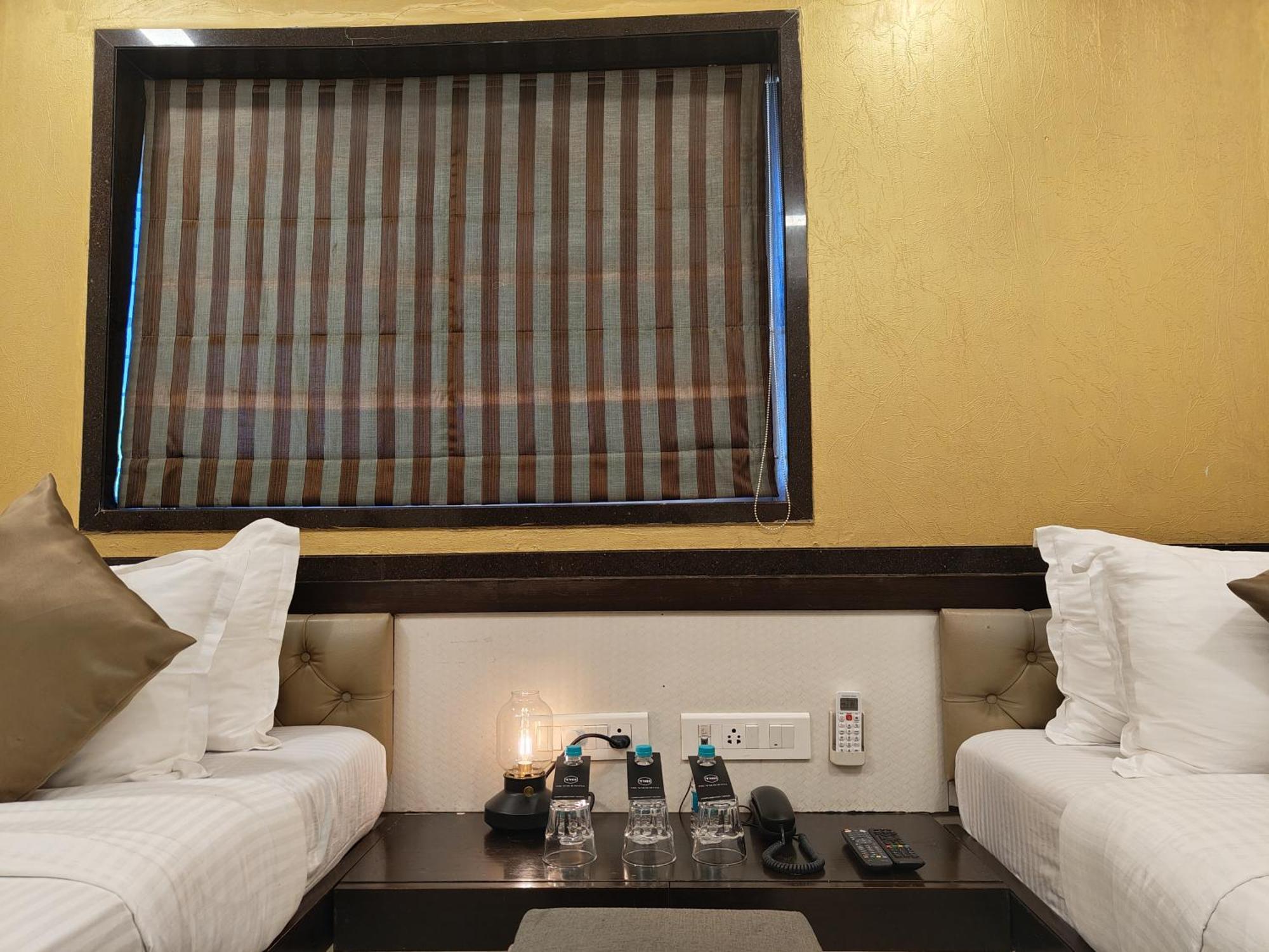 The Majlis Hotel - Colaba Мумбаи Экстерьер фото