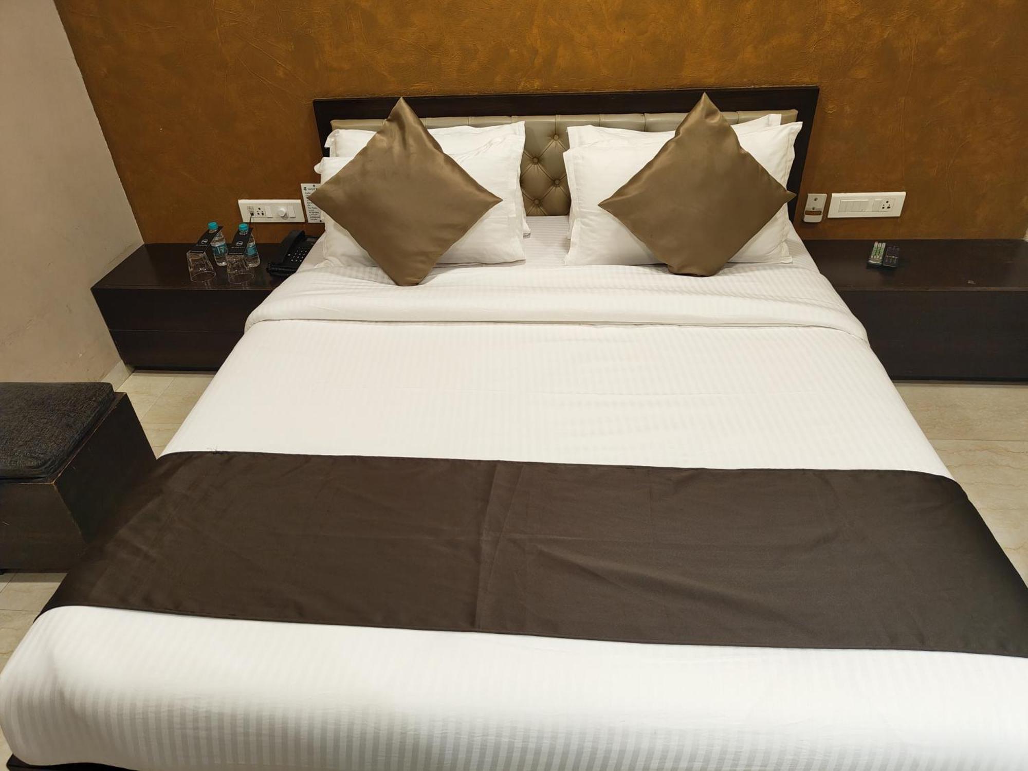 The Majlis Hotel - Colaba Мумбаи Экстерьер фото