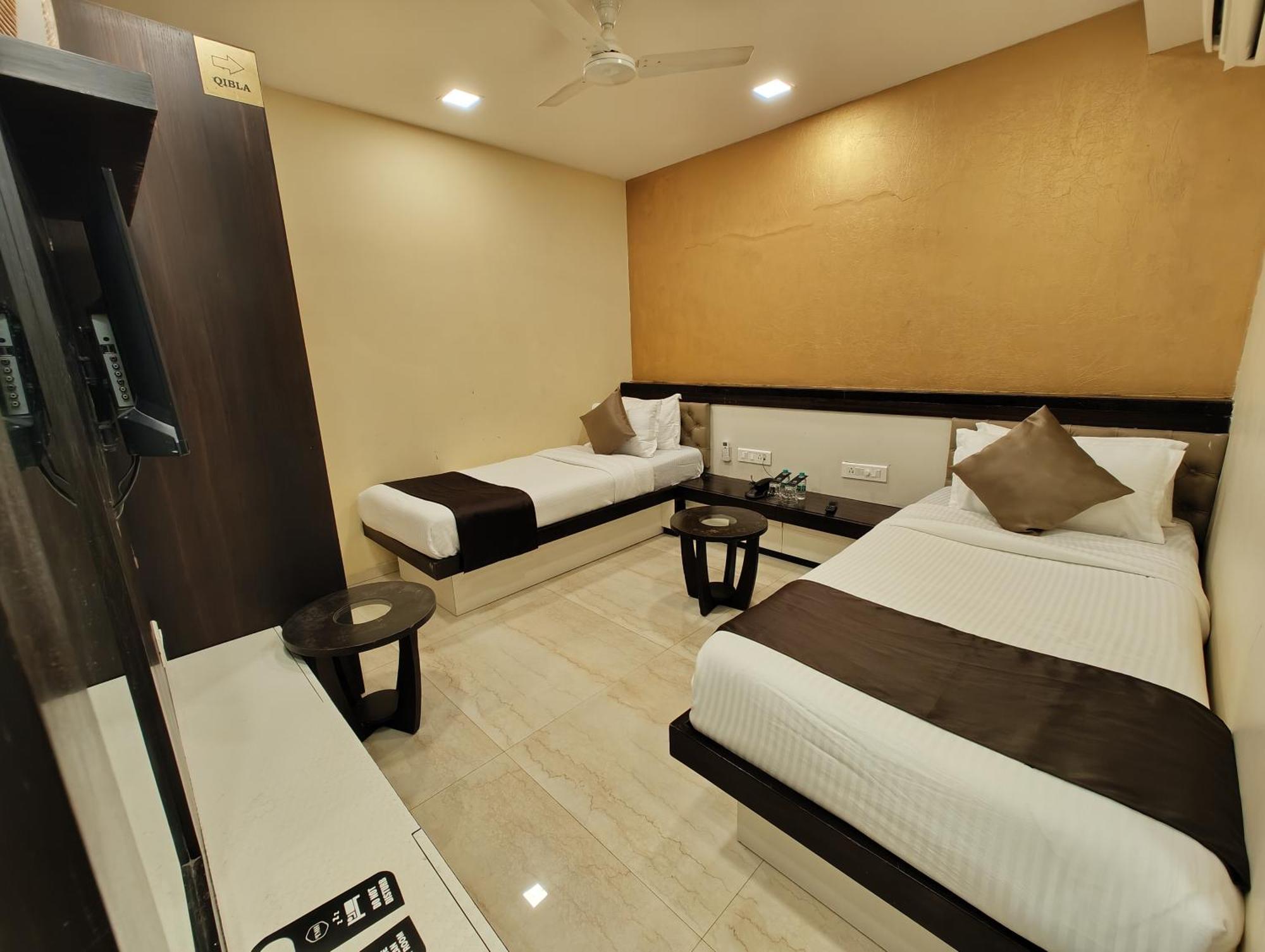 The Majlis Hotel - Colaba Мумбаи Экстерьер фото