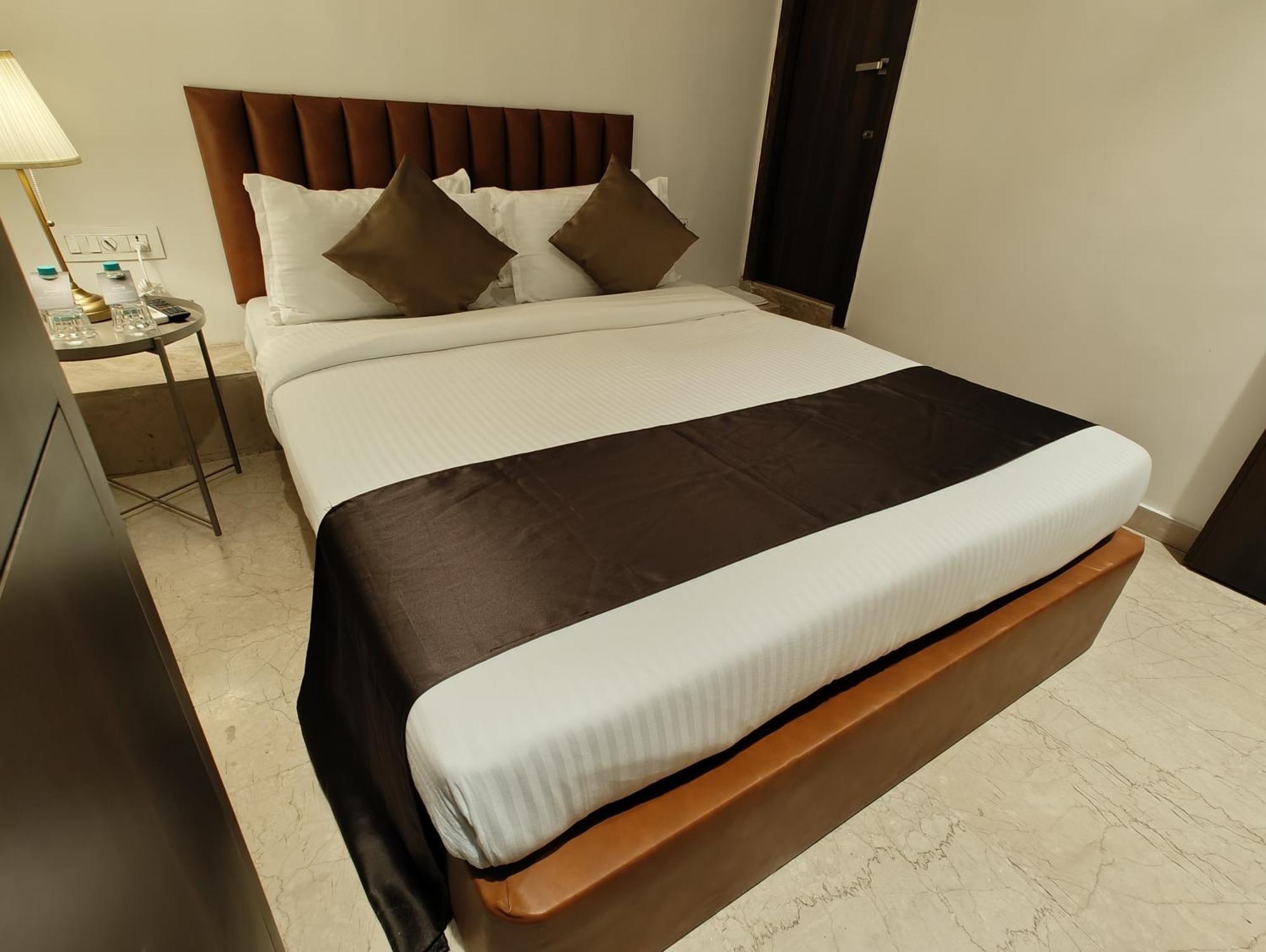 The Majlis Hotel - Colaba Мумбаи Экстерьер фото