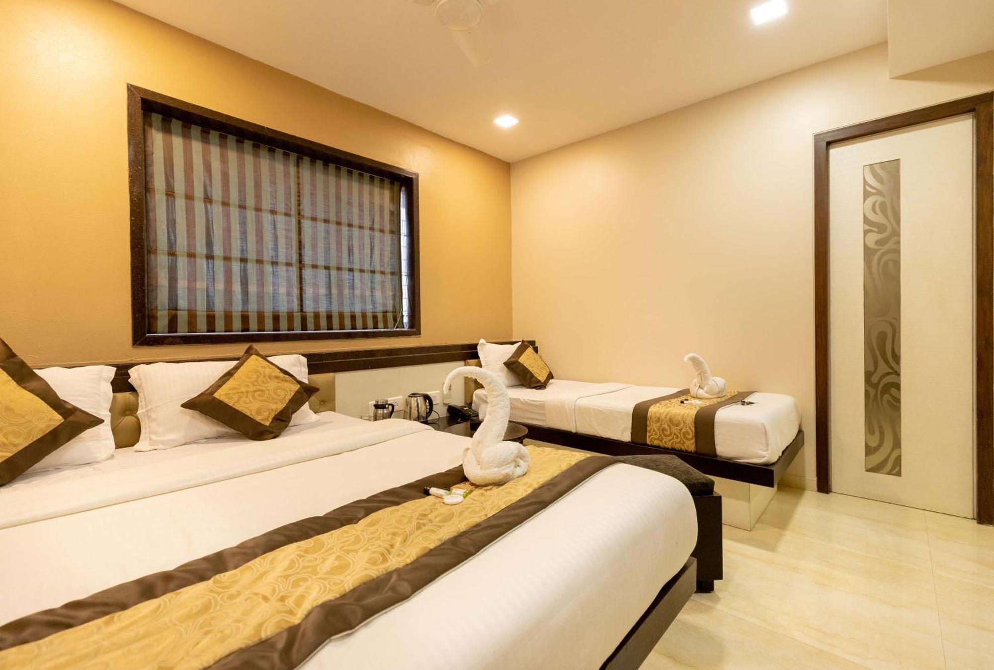 The Majlis Hotel - Colaba Мумбаи Экстерьер фото