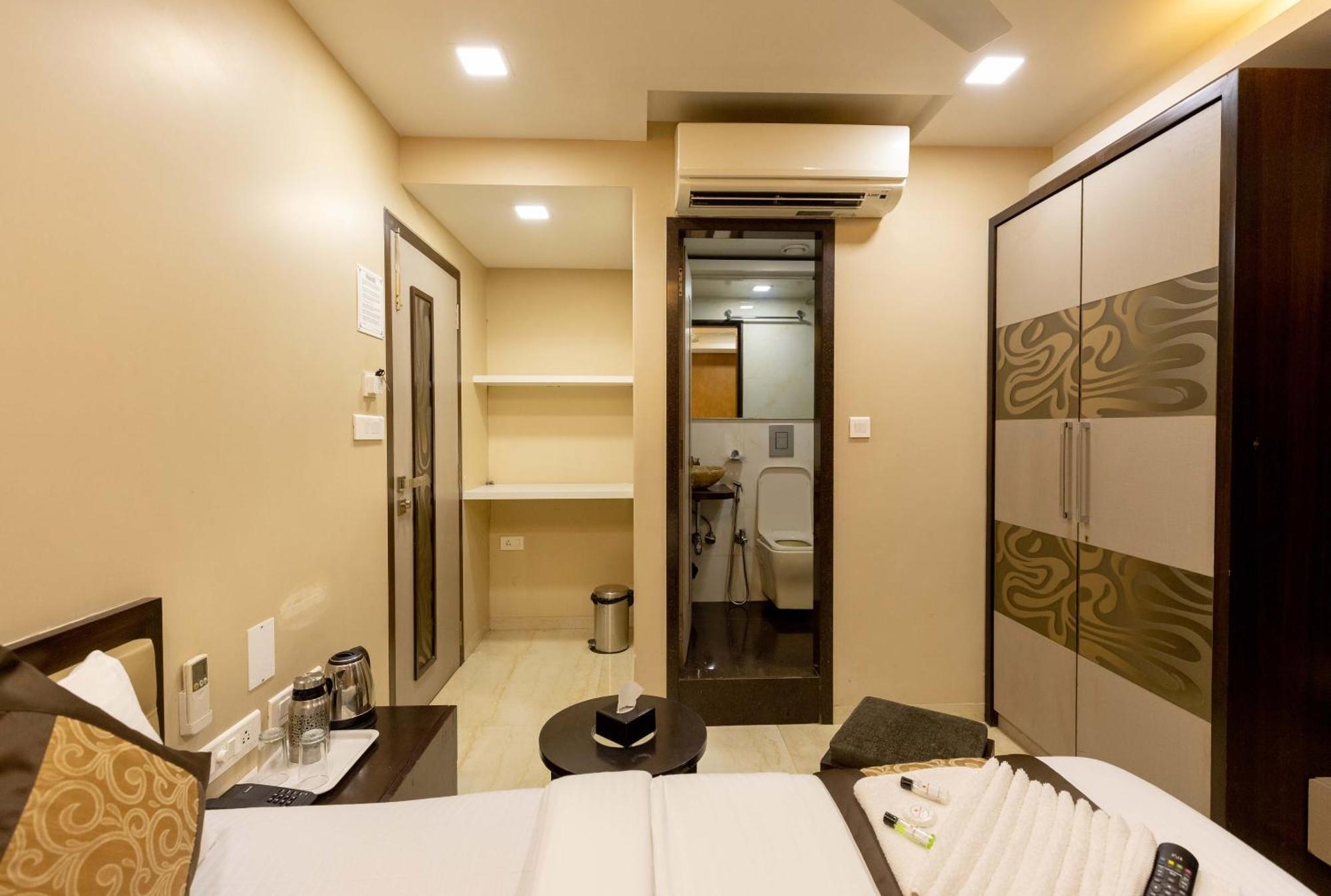 The Majlis Hotel - Colaba Мумбаи Экстерьер фото